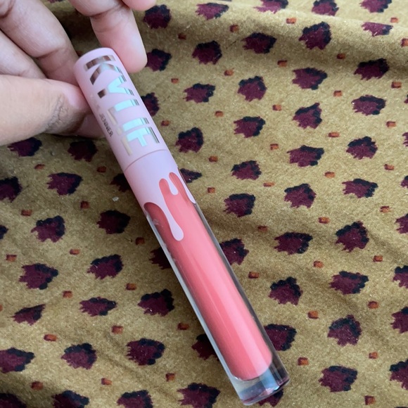 Kylie Cosmetics Matte Lipstick - Show Off